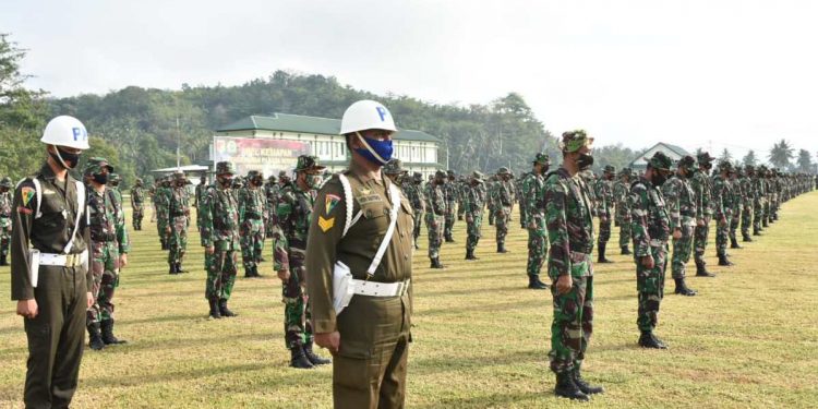 Apel luar biasa untuk kesiapan pengamanan Pilkada serentak Provinsi Gorontalo tahun 2020 yang berlangsung di Lapangan Makorem 133/NW, Kecamatan Pulubala, Gorontalo. Foto: Istimewa.
