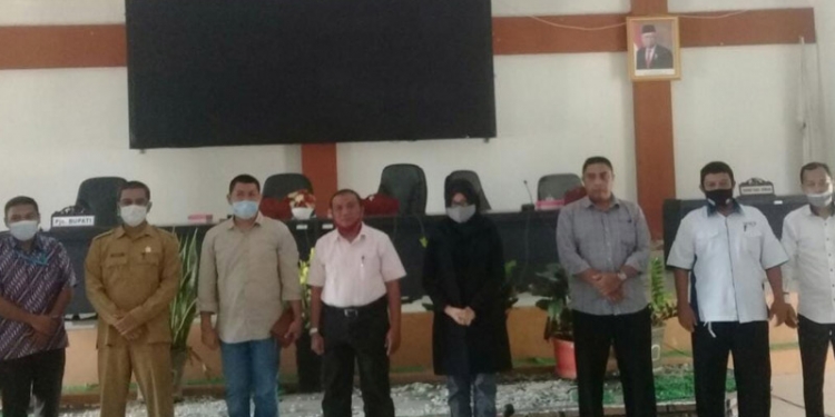 Bapemperda DPRD Bone Bolango turut melibatkan kalangan pengusaha dan pekerja terkait Ranperda Tenaga Kerja, Senin (7/12/2020). (Indra/gopos)