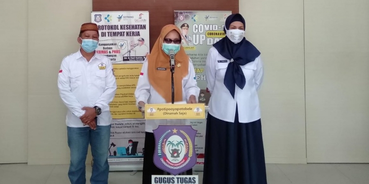 Dinas Kesehatan Provinsi Gorontalo saat melaksanakan konferensi pers terkait vaksinasi di Provinsi Gorontalo. Foto: Sari/gopos.