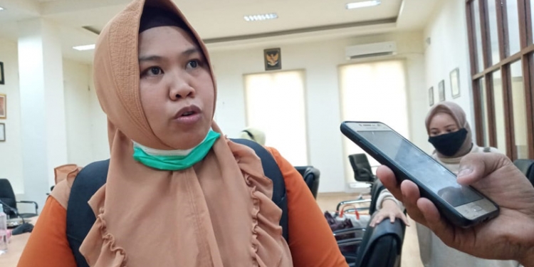 Ketua Pusat Studi ESDM dan Geopark UNG, Dr. Sc. Yayu Indrianti Arifin, M.S  saat menghadiri rapat percepatan penerapan geosite