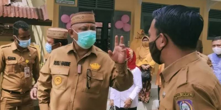 Gubernur Gorontalo, Rusli Habibie