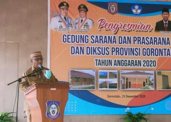 Gubernur Gorontalo saat memberikan sambutan pada pengresmian gedung sarana dan prasarana SMA dan Diksus Provinsi Gorontalo tahun anggaran 2020. Foto (Ari/Gopos)