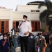 Cabup Bone Bolango, Hamim Pou, menyampaikan orasi politik di hadapan massa pendukung, Rabu (9/12/2020). (Rahman/gopos)