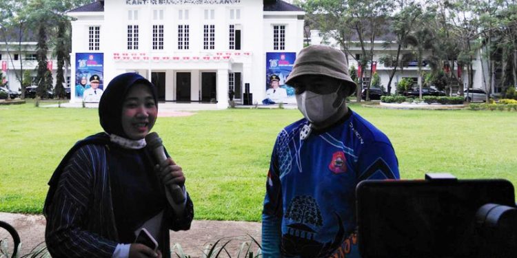 Bupati Bone Bolango, Hamim Pou, saat mempaparkan capaian pembangunan Bone Bolango, Jumat (18/12/2020). (rahman/gopos)