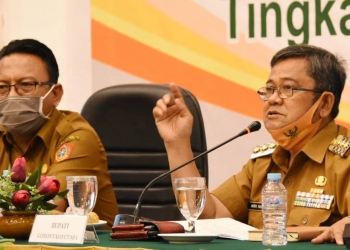 Bupati Gorut, Indra Yasin saat membukan kegiatan Forum Discussion (FGD), pencapaian program PIS-PK, Selasa (8/12/2020) di Maqna Hotel, Kota Gorontalo. (foto.hms)