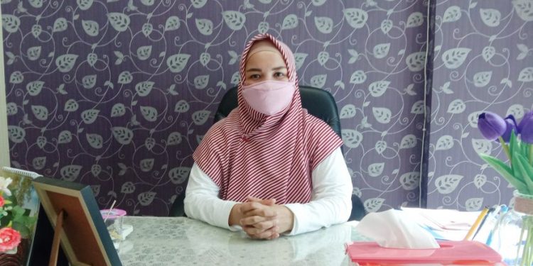 Kepala Jurusan Keperawatan UNG, saat ditemui wartawan gopos, terkait sumber daya manusia (SDM) di Jurusan Keperawatan. Foto: Aldy/gopos.