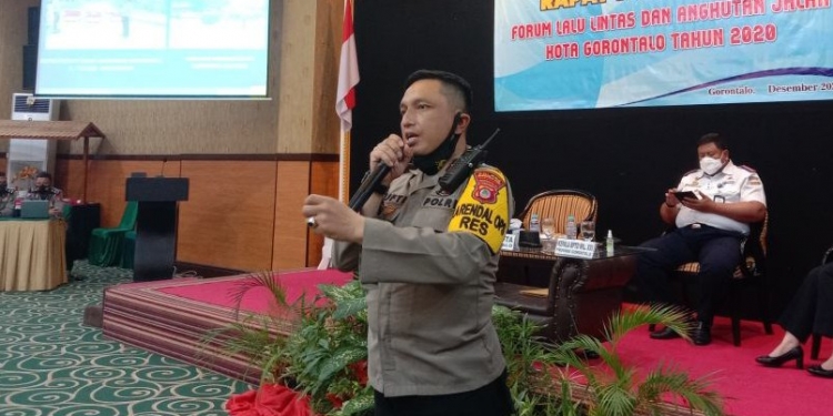 Kompol. Lufti Amir menyampaikan lokasi strategis di Kota Gorontalo yang akan didirikan Pos Pelayanan dan Pos Terpadu operasi lilin 2020. Foto: Aldy/gopos.