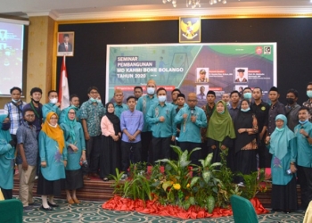 Ketua MD KAHMI Bone Bolango, Basir Noho saat foto bersama usai kegiatan Seminar Pembangunan di Hotel Grand Q Kota Gorontalo (foto istimewa)