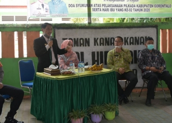 Bupati Nelson Pomalingo Saat memberikan penyampain Dalam Forum Komunikasi Camat Se-Kabupaten Gorontalo