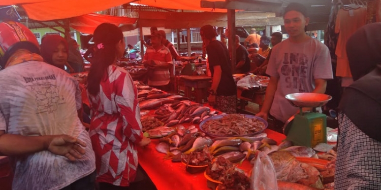 Jelang Tahun Baru, Harga Ikan dan Udang di Pasar Popayato Naik