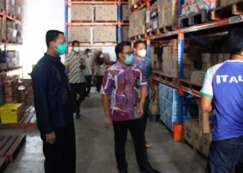 Pemeriksaan intensifikasi pangan oleh BPOM Gorontalo terhadap sarana pergudangan pangan di Kabupaten Gorontalo, Selasa (15/12/2020)