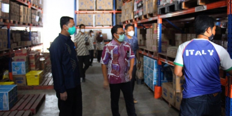 Pemeriksaan intensifikasi pangan oleh BPOM Gorontalo terhadap sarana pergudangan pangan di Kabupaten Gorontalo, Selasa (15/12/2020)