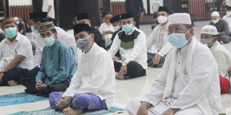 Suasana perayaan zikir di Masjid Agung Limboto, Kamis (31/12/2020).