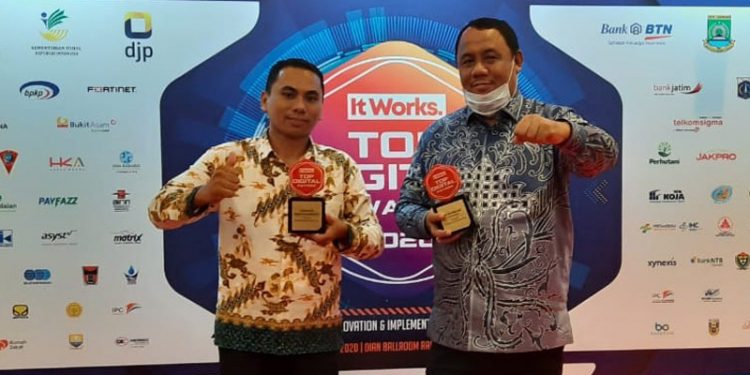 Pemerintah Kabupaten (Pemkab) Gorontalo, berhasil menerima 3 penghargaan sekaligus pada acara TOP Digital Awards 2020 di Jakarta, Selasa (22/12/2020).