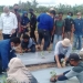 Wakil Ketua DPR RI, Rachmat Gobel, bersama Bupati Bone Bolango, Hamim Pou melakukan penanaman cabai, Sabtu (26/12/2020). (indra/gopos)