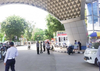 Tim Gabungan sedang melakukan penataan di areal Menara limboto dan Taman Budaya Kabupaten Gorontalo. Foto: Putra/gopos.