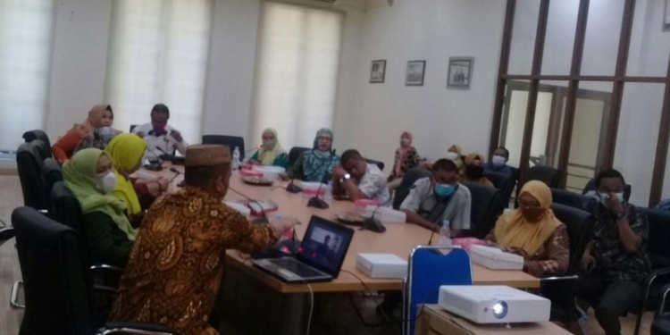 Rapat Percepatan Penetapan Geosite Potensial di Bone Bolango yang dihadiri oleh Sekda Kabupate Bone Bolango Ishak Ntoma, Jumat (11/12/2020). (Indra/gopos)