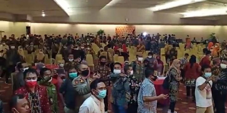 Rapat kerja teknis evaluasi pengawasan dan Bawaslu Award yang berlangsung di Hotel Maqna Kota Gorontalo dibubarkan Kepolisian, Sabtu (26/12/2020) malam.
