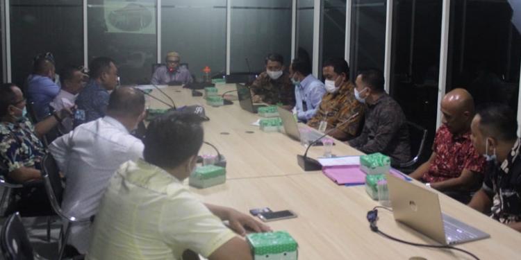 Suasana Rapat Pansus Finalisasi pembahasan Ranperda Usul Inisiatif Pemerintah Kabupaten Gorontalo Tentang Perusahaan Air Minum Daerah (PDAM). (Foto/PutraGopos)
