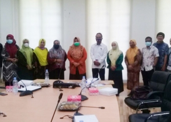 Sekretaris Daerah Kabupaten Bone Bolango bersama pihak terkait dalam menyusun rencana pengembangan geopark di Gorontalo. Foto: Indra/gopos.