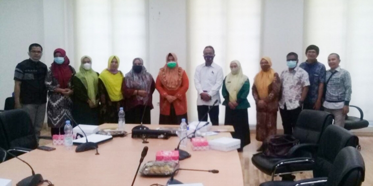 Sekretaris Daerah Kabupaten Bone Bolango bersama pihak terkait dalam menyusun rencana pengembangan geopark di Gorontalo. Foto: Indra/gopos.