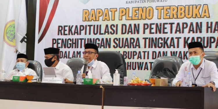 Rapat pleno penetapan hasil perhitungan suara Pilkada 9 September 2020. (Ramlan/gopos)