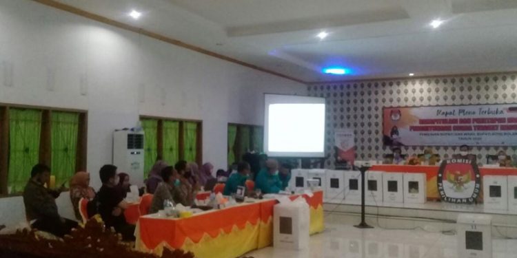 Suasana rapat pleno terbuka rekapitulasi dan penetapan hasil penghitungan suara tingkat Kabupaten Bone Bolango. (Indra/gopos)