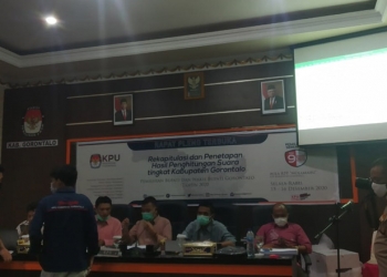 Rapat pleno KPU Kabupaten Gorontalo tentang rekapitulasi dan perhitungan suara Pilkada Kabupaten Gorontalo 2020, Rabu (16/12/2020). (putra/gopos)