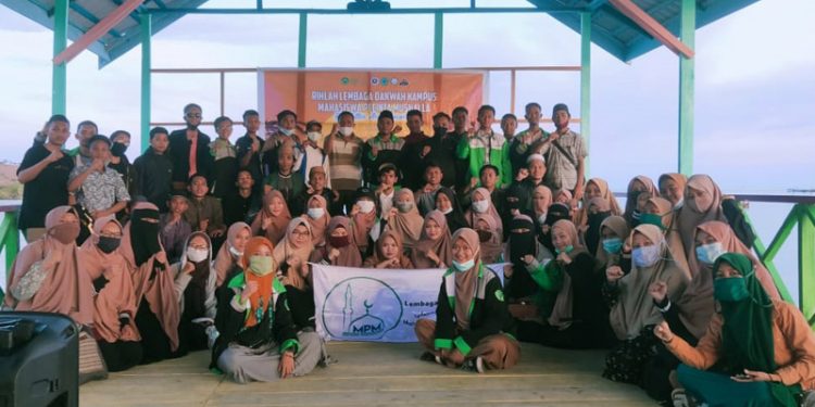 Pembukaan Rihlah LDK MPM bersama aparat desa Pentadu Timur, Kecamatan Tilamuta Kabupaten Boalemo. Foto (Ari/Gopos)