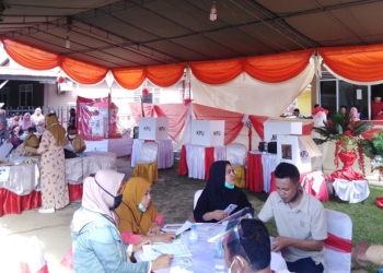 Suasana perhitungan di TPS 01 Desa Popodu, Bulango Timur. (rahman/gopos)