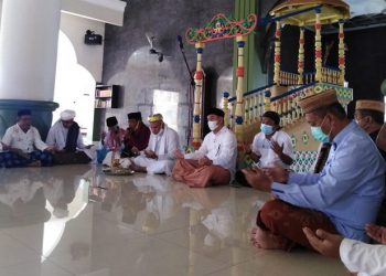 Bupati Bone Bolango menggelar syukuran di Masjid Al Mutatahirin, Kecamatan Tapa, Bone Bolango, Jumat (11/12/2020). (Rahman/gopos)