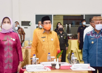 Pemerintah Kota Gorontalo saat menghadiri penyerahan DIPA dan daftar alokasi dana transfer daerah dan dana desa tahun 2021 di Hotel Damhil. Foto: Istimewa