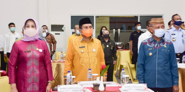 Pemerintah Kota Gorontalo saat menghadiri penyerahan DIPA dan daftar alokasi dana transfer daerah dan dana desa tahun 2021 di Hotel Damhil. Foto: Istimewa
