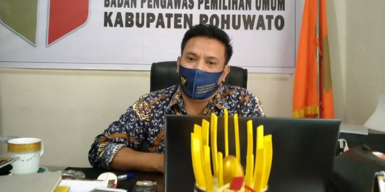 Ketua Bawaslu Pohuwato, Zubair Mooduto