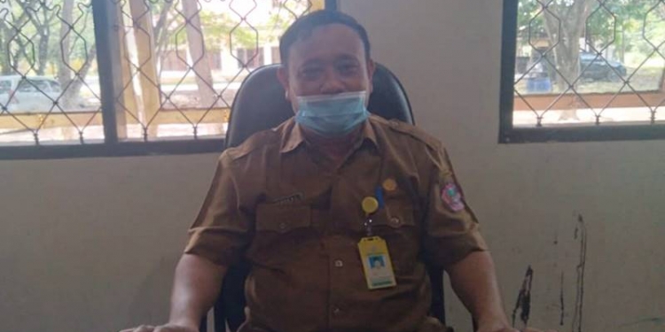 Sekretaris Dinas Kependudukan dan Pencatatan Sipil (Disdukcapil) Kabupaten Pohuwato, Faisal Bahsoan saat dikonfirmasi gopos.id, Senin (7/12/2020) (ramlan/gopos)