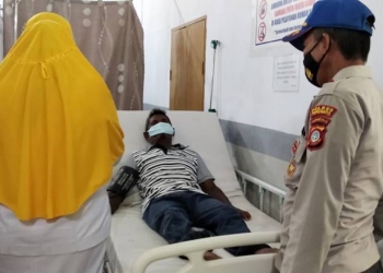 Setelah terombang-ambil selama 5 hari di  tengah laut, Ismail Hulopi akhirnya berhasil ditemukan dalam keadaan selamat. Ismail  kemudian dilarikan ke RS Bumi Panua, Selasa (22/12/2020) (foto: azhar/gopos)