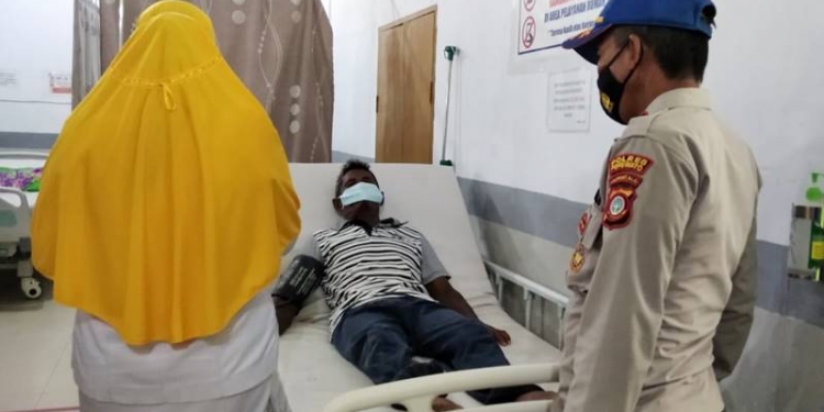 Setelah terombang-ambil selama 5 hari di tengah laut, Ismail Hulopi akhirnya berhasil ditemukan dalam keadaan selamat. Ismail kemudian dilarikan ke RS Bumi Panua, Selasa (22/12/2020) (foto: azhar/gopos)