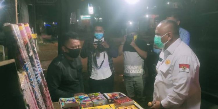 Penjual petasan