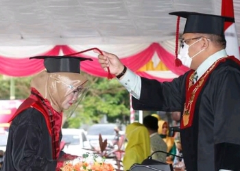 Potret pelaksanaan wisuda UNG, secara Drive Thru. Foto: Istimewa