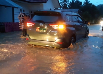 Banjir yang terjadi di 3 kecamatan di Kabupaten Gorontalo Utara, akibat hujan deras yang mengguyur wilayah tersebut Selasa tadi (22/12/2020). (foto.istimewa)