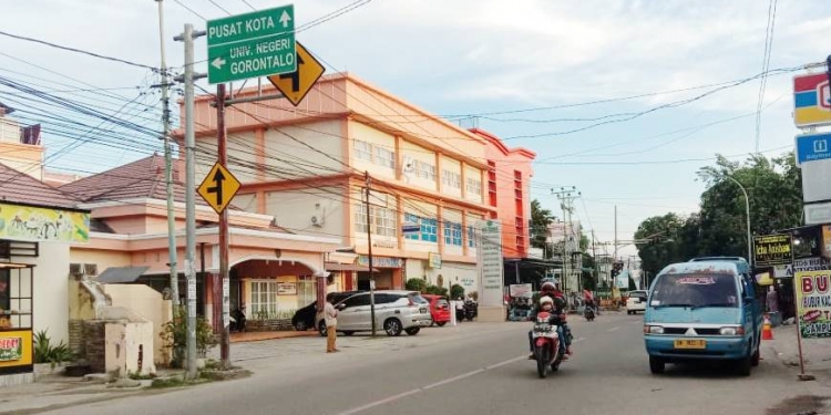 Kondisi Jalan H. B. Jassin, Kompleks Rumah Sakit Bunda, Kota Gorontalo. Foto: Aldy/gopos