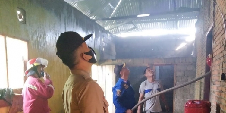 Rumah terbakar