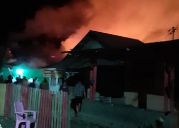 Dua Rumah Terbakar