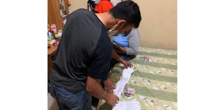Tim Resmob Pasopati Sat Reskrim Polres Bone Bolango melakukan penggrebekan judi togel di wilayah Kabila dan Bulango Timur, Bone Bolango.(istimewa)