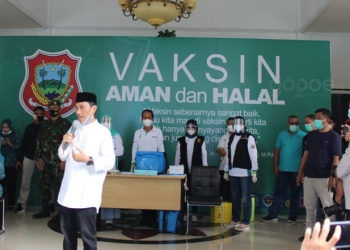 Bupati Gorontalo vaksinasi