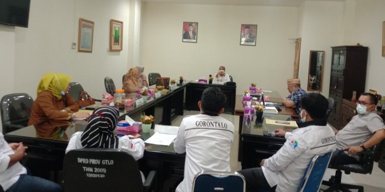 Rapat DPW FSPMI Gorontalo bersama Komisi Empat DPRD Provinsi Gorontalo. Foto: Aldy/gopos.