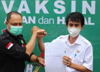Herman Walangadi Divaksin