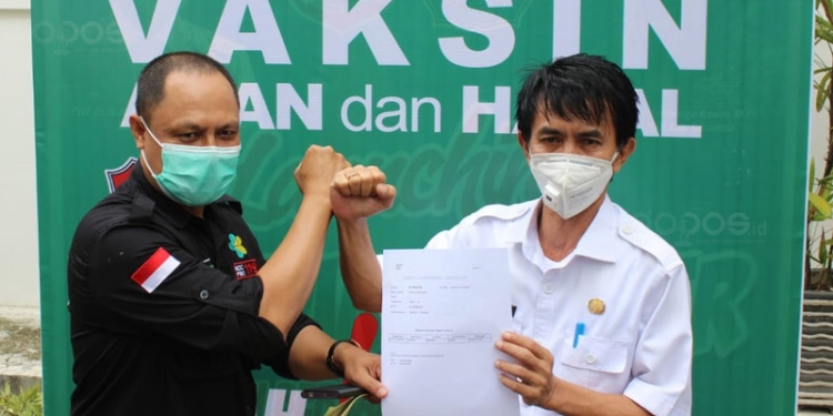 Herman Walangadi Divaksin