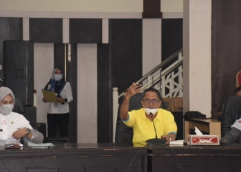 PELAKSANAAN PEN - Sekretaris Daerah Kota Gorontalo, Ismail Madjid memimpin rapat pelaksanaan PEN, diaula Kantor Walikota Gorontalo, Rabu (20/1/2021). (Foto Istimewa)