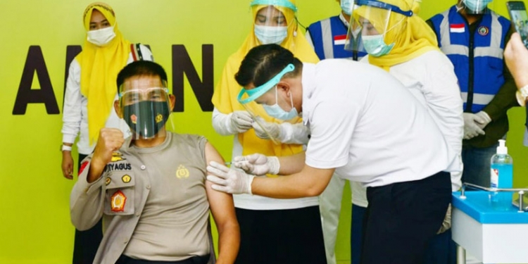 Kapolda Gorontalo ikut divaksinasi